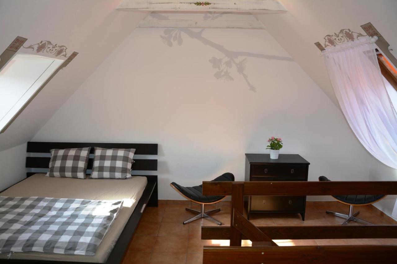 Hotel Habansky Dum à Dolni Vestonice Extérieur photo