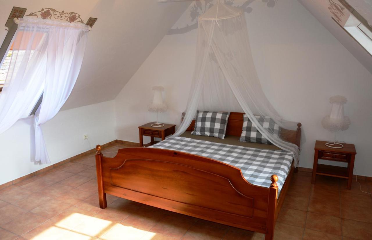Hotel Habansky Dum à Dolni Vestonice Extérieur photo